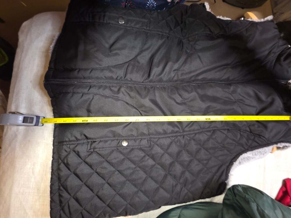 Chebella Quilted Reversible Faux Fur Vest - Picture 9 of 11